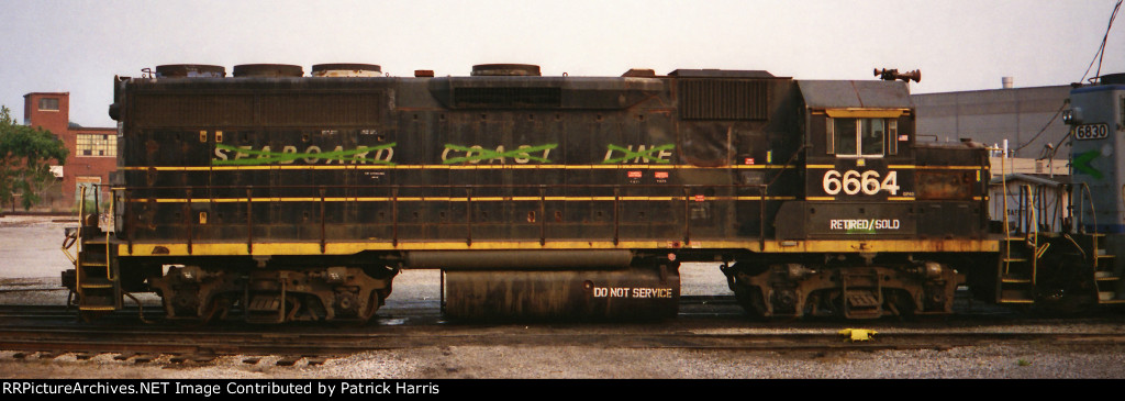 CSX 6664 X-SBD 6664 XX-SCL 1507 nee-ACL 922 GP40 in the PAL Oak Street Yard in Louisville KY awaiting shipment to VMV for rebuilding at sunset Summer 1994 SIDE VIEW